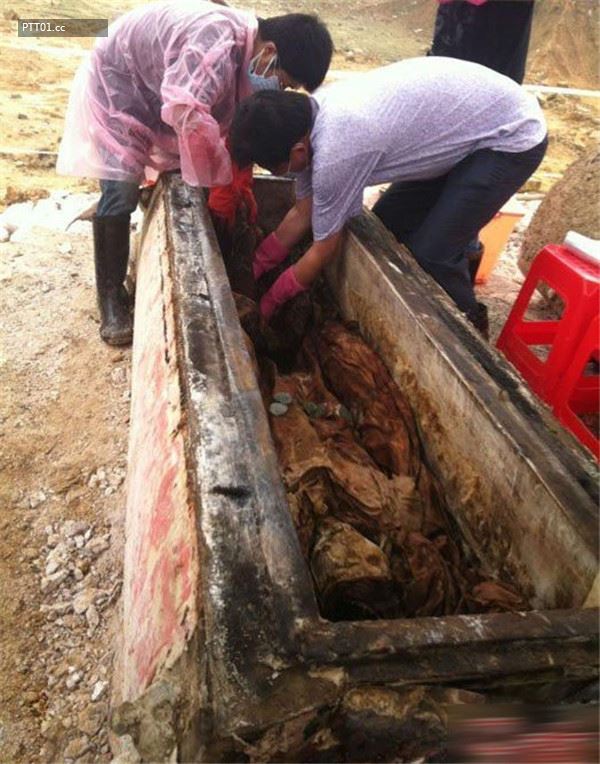 明朝「冥婚」棺木墓被挖掘17