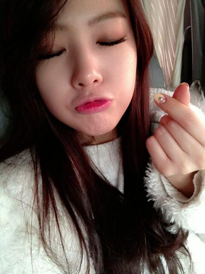5-korean-idols-finger-hearts-girls-day-mina