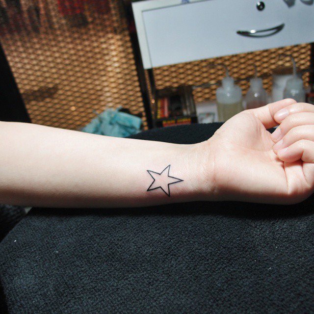 adaymag-wrist-tattoos-14 (1)