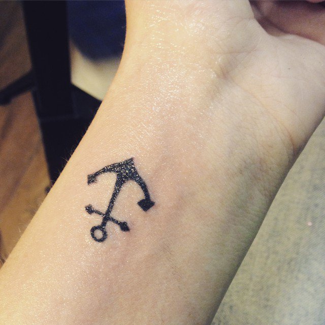 adaymag-wrist-tattoos-19