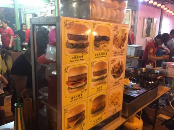 【不要只会去Jonker Street了!】马六甲最新美食街Machap Walk! 街头吃到街尾都吃不完呀~
