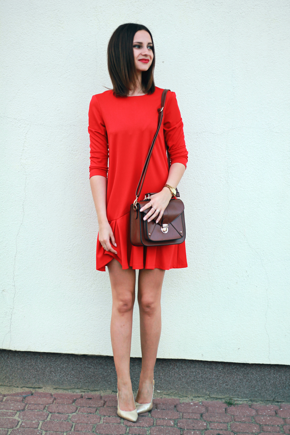mohito-red-dress-new-yorker-bag-brunette-tumblr-girl-chic-fashion-street-style-2