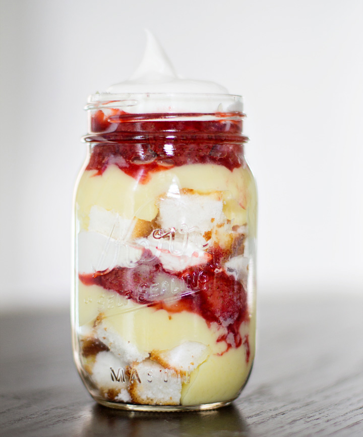 adaymag-next-food-trend-you-need-to-try-mason-jar-desserts-06