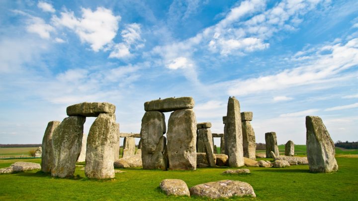 Stonehenge-England-720x404
